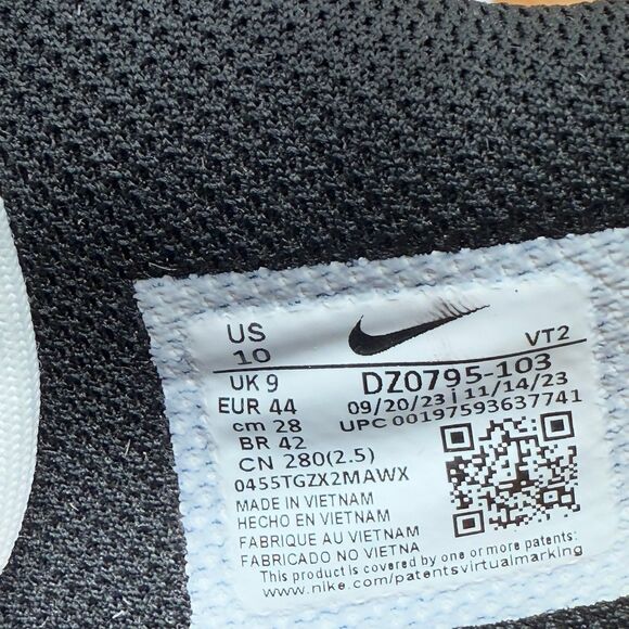 NIKE AIR MAX EXCEE White/Black/University Gold/Wolf Grey Men’s Sz 10 Brand New main image 2